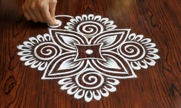 Freehand Simple Dots rangoli